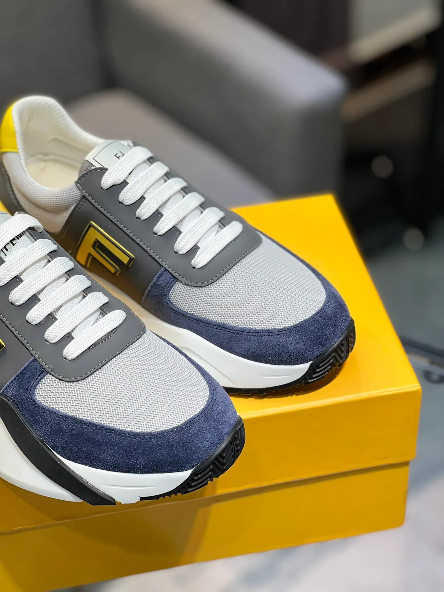 Men's shoes 💰540 FENDI men's fashionable casual shoes 👟Hot sale🔥 Official website 1:1 replica ⬆️Original quality - original leather - original breathable mesh lining original outsole 1:1 replica, code number 38-44 (45-46 customized)